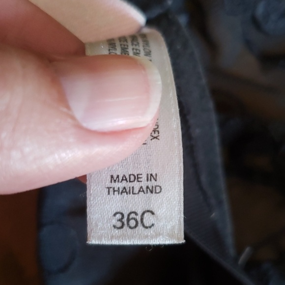 Victoria Secret's Lace Bra 36C - Picture 4 of 4